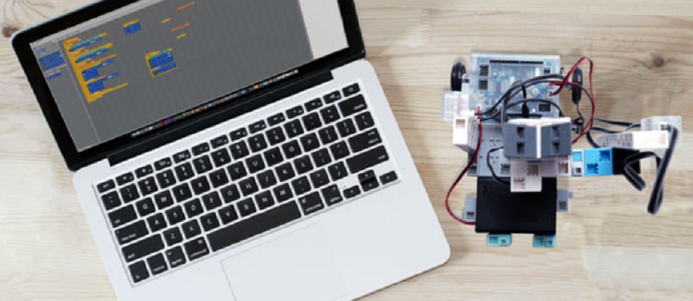 Qui peut programmer un robot en scratch ?